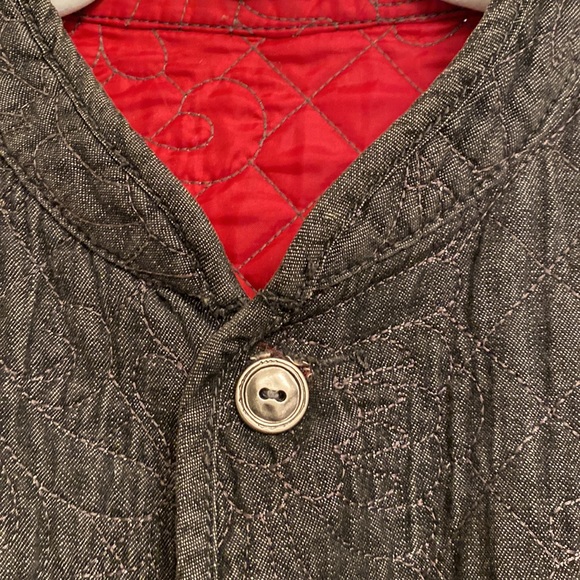 Sz 1 (8/Med) Chicos Reversible Floral Quilted Pattern Red Dark Wash Denim Pocket - Picture 8 of 15